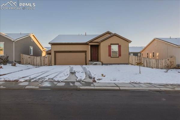 2212 Sunrise LN, Pueblo, CO 81008