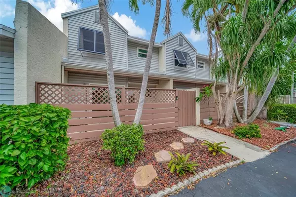 Margate, FL 33063,323 W HEMINGWAY CR  #323