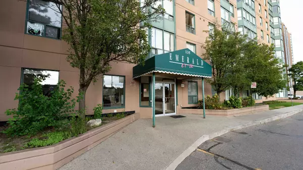 Mississauga, ON L5B 4B1,135 Hillcrest AVE #215