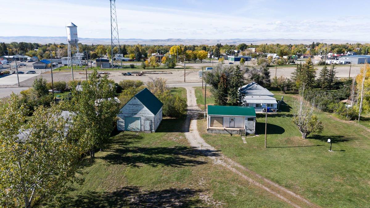 Claresholm, AB T0L 0T0,4530 2 ST East