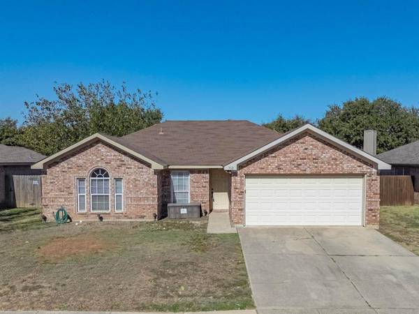 312 Willowstone Trail, Saginaw, TX 76179