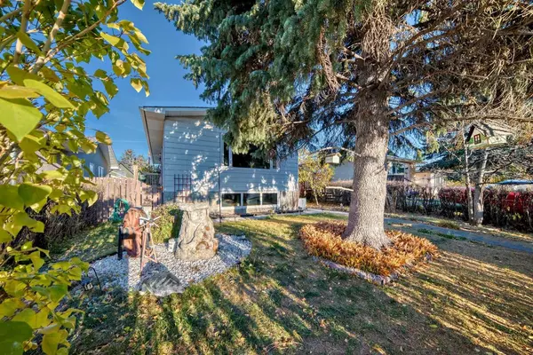 64 Dovercroft PL SE,  Calgary,  AB T2B2A1