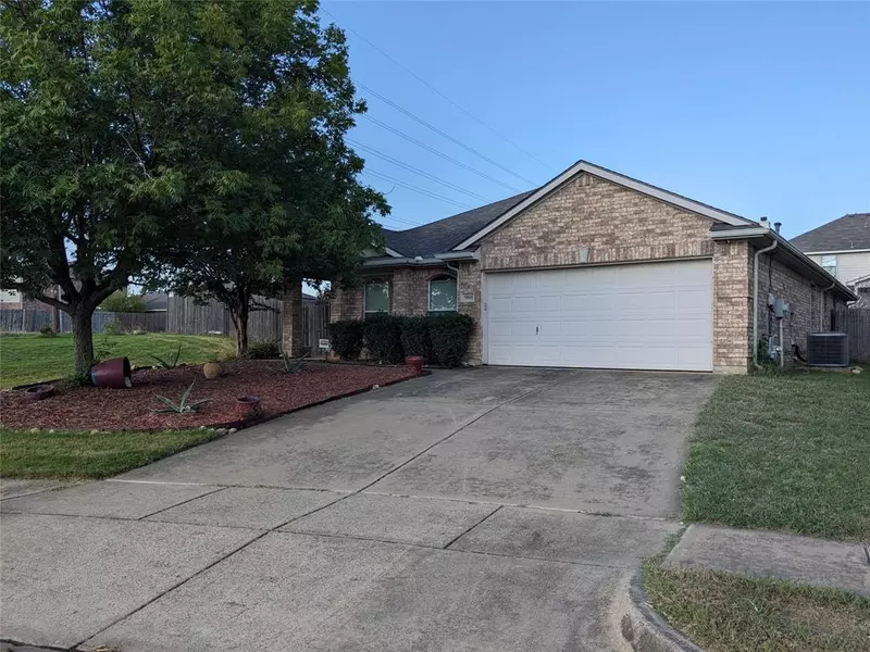 5801 Arena Circle, Fort Worth, TX 76179