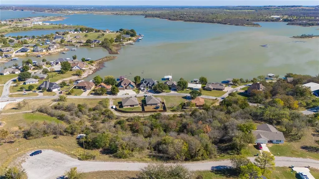 15 Bayside Drive, Runaway Bay, TX 76426