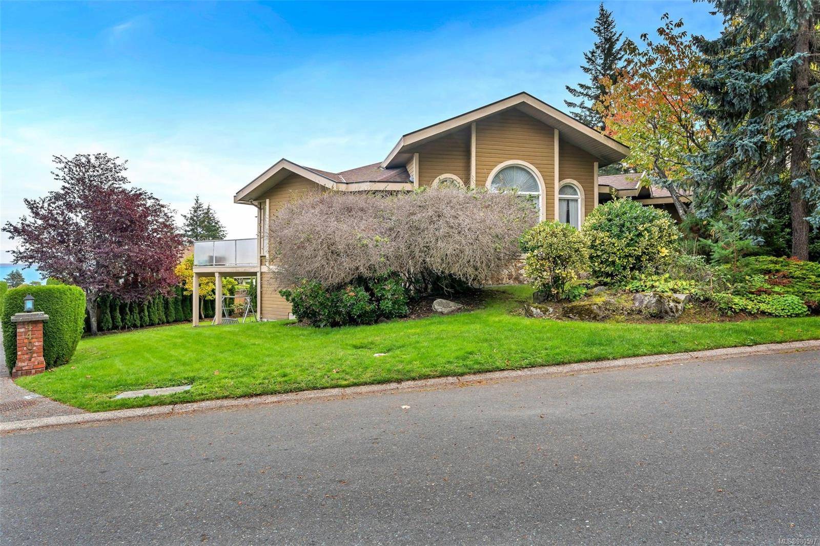 Saanich, BC V8N 6K7,4405 Moonlight Lane