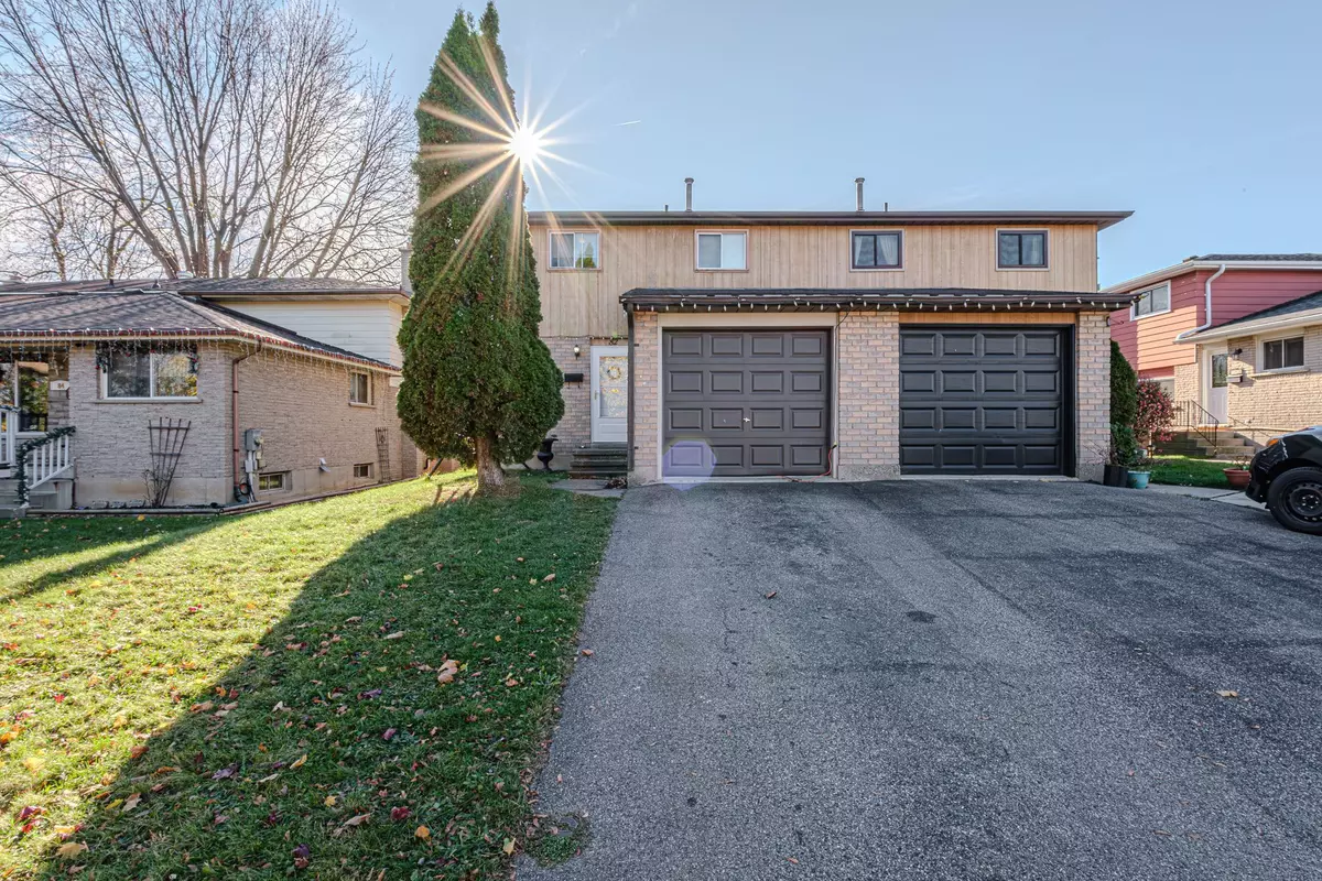 Brantford, ON N3R 7B3,82 Four Seasons DR