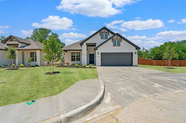 400 Clark Avenue,  Weatherford,  TX 76085