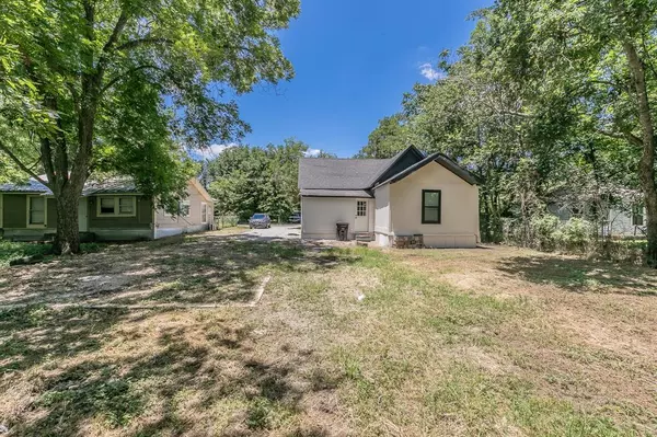 Cleburne, TX 76031,512 Sabine Avenue