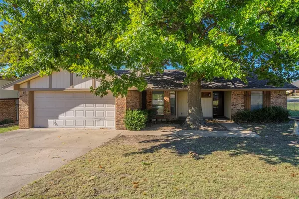 1302 Randy Drive, Weatherford, TX 76086