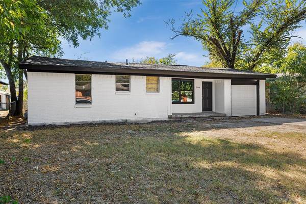 5564 Burton Avenue, Fort Worth, TX 76119