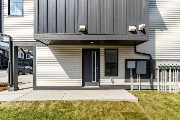 Airdrie, AB T4B 4B3,767 SOUTH POINT Heath SW