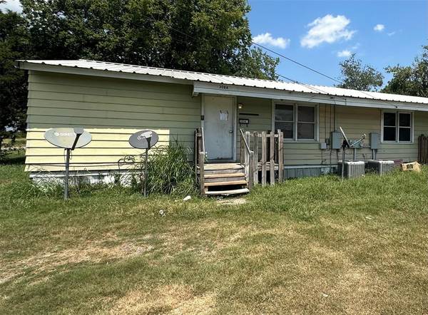 308 N Dallas Street, Groesbeck, TX 76642