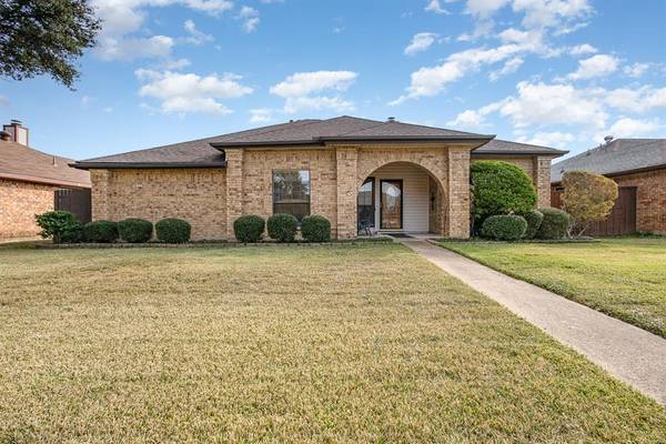 712 Retriever Lane, Mesquite, TX 75150