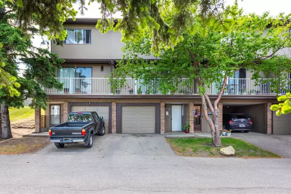 Calgary, AB T2K 5S4,1055 72 AVE NW #75