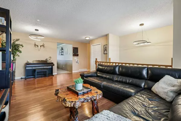 Calgary, AB T3K2N9,159 Bedford DR NE