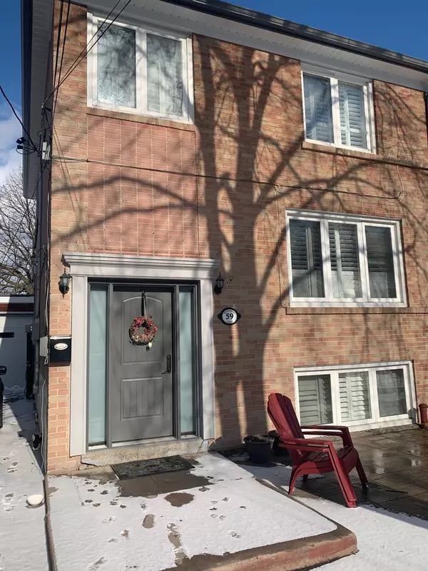 59 Edinborough Crt N/A, Toronto W03, ON M6N 2E9