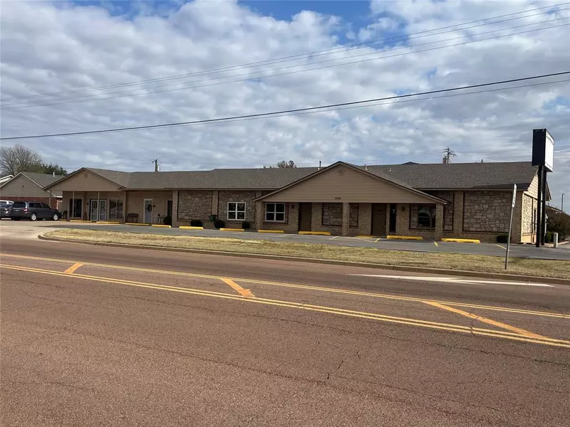 2908 N Park Lane, Altus, OK 73521