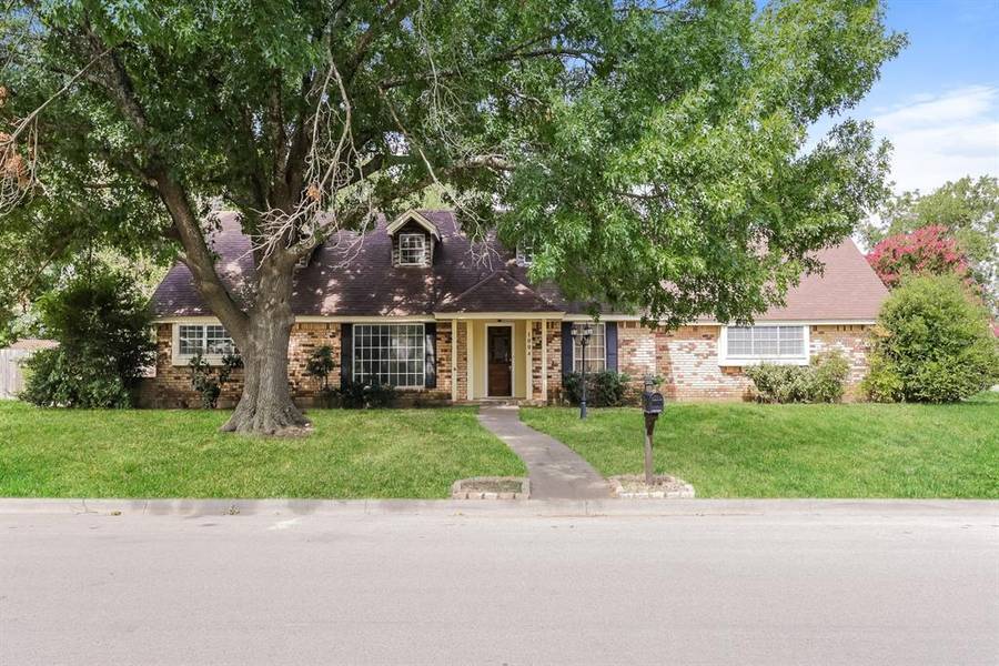 1004 Berkley Drive, Cleburne, TX 76033