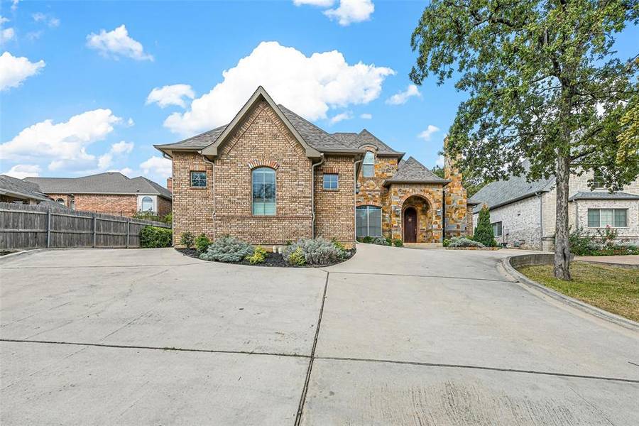 6801 Woodland Hills Drive, North Richland Hills, TX 76182