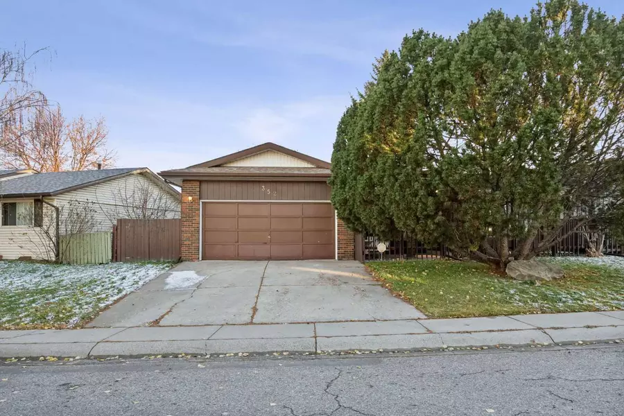 352 Maddock CRES NE, Calgary, AB T2A 3W9