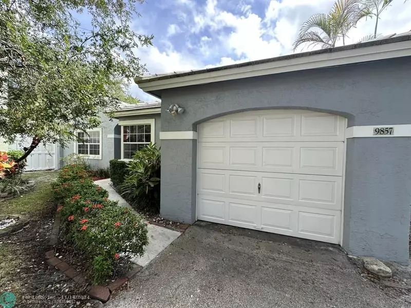 9857 NW 2nd Ct, Plantation, FL 33324