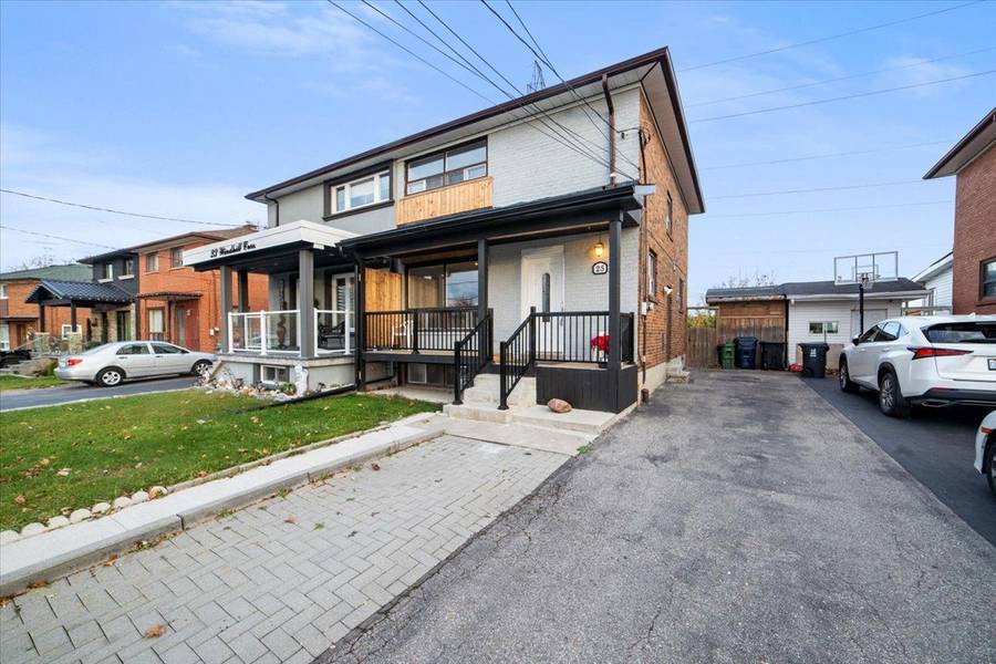 25 Windhill CRES, Toronto W05, ON M9M 1Y1