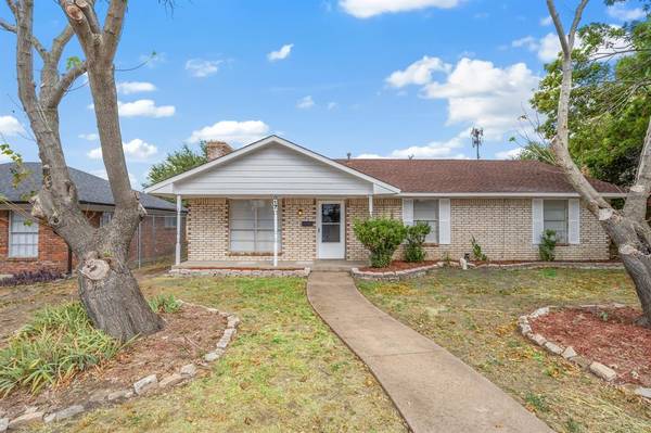 817 Rea Avenue, Lancaster, TX 75146