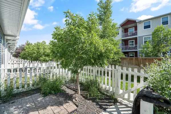 High River, AB T1V 1G1,16 Stonehouse CRES Northwest