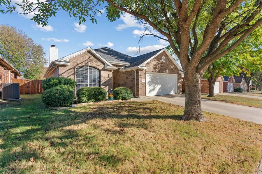 752 Fox Run Trail, Saginaw, TX 76179