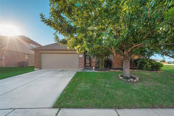 1520 Enchanted Sky Lane, Fort Worth, TX 76052