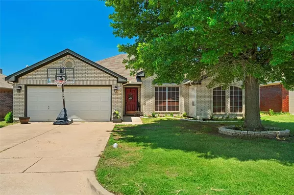 1806 Saint Nevis Drive,  Mansfield,  TX 76063