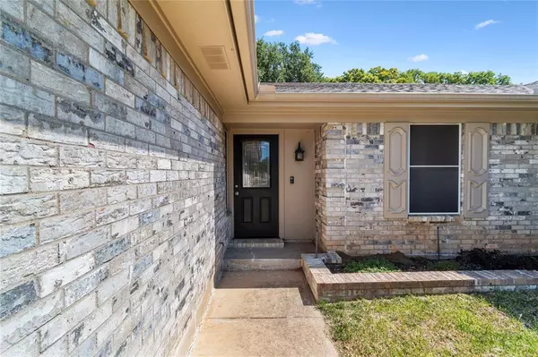 Bedford, TX 76021,2428 Meadow Creek