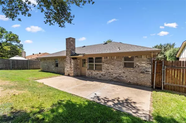 Bedford, TX 76021,2428 Meadow Creek