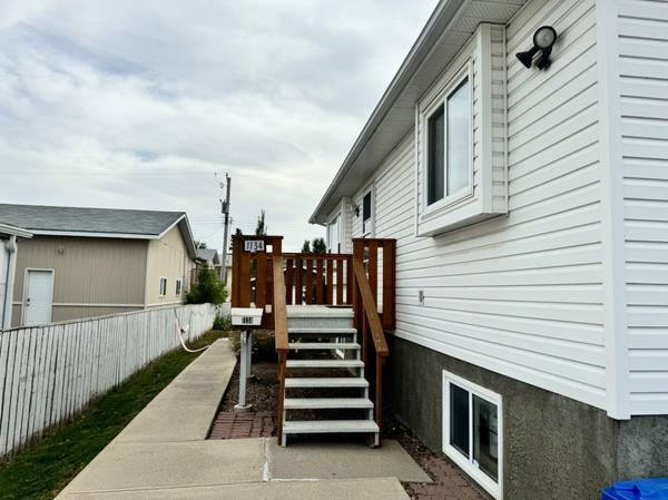 1134 42 AVE North, Lethbridge, AB T1H 6B2