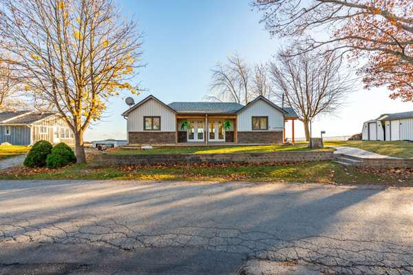 2094 LAKESHORE RD, Haldimand, ON N1A 2W8