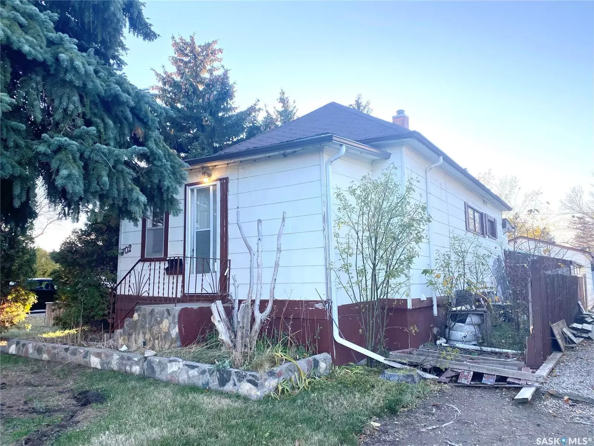 Swift Current, SK S9H 0T1,702 3RD AVENUE NW