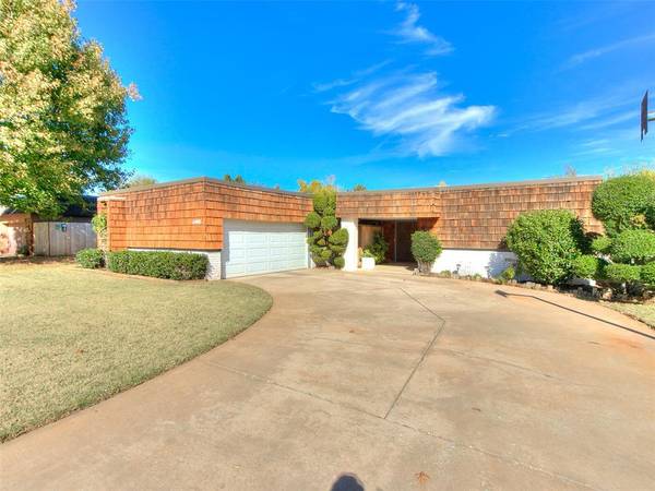 11097 Folkstone Drive, Yukon, OK 73099