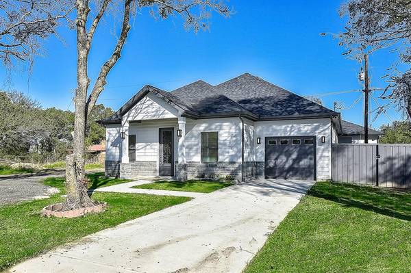 West Tawakoni, TX 75474,200 Opal Drive