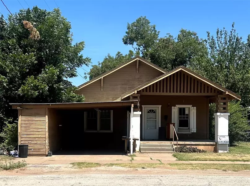 304 W Nevada, Seymour, TX 76380