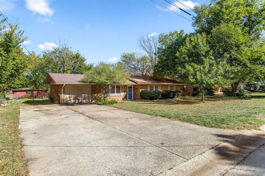 613 Pillar Street, Bowie, TX 76230