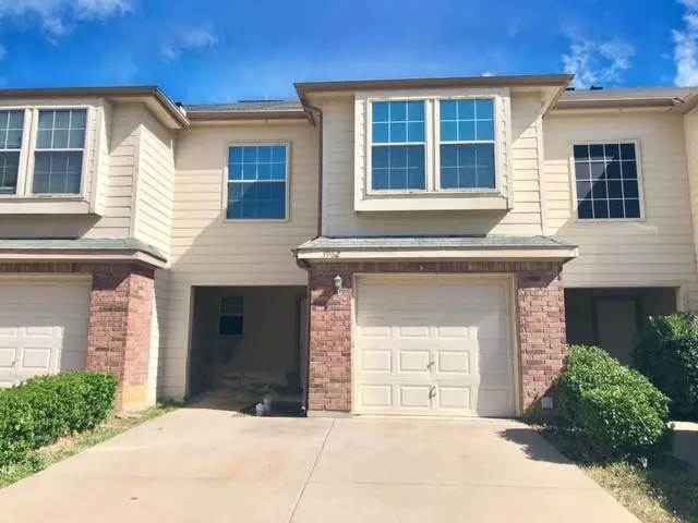 3962 Seaside Court, Fort Worth, TX 76040