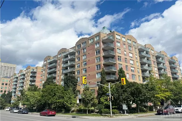 Ottawa, ON K1Y 4S3,45 HOLLAND AVE #215