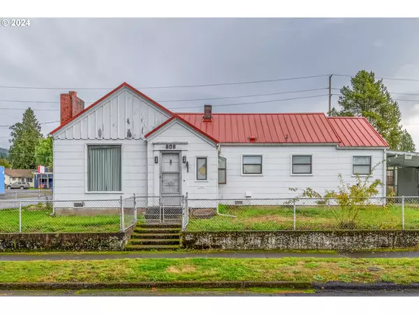 808 N 6TH AVE, Kelso, WA 98626