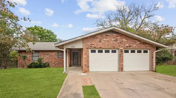 610 N Bowie, Fredericksburg, TX 78624