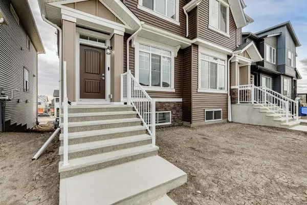 Calgary, AB T3R 2E2,152 Edith PL NW