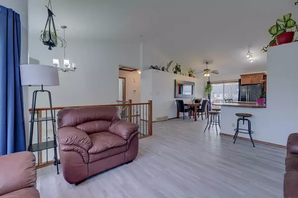 Red Deer, AB T4R 3H4,99 Inglis CRES