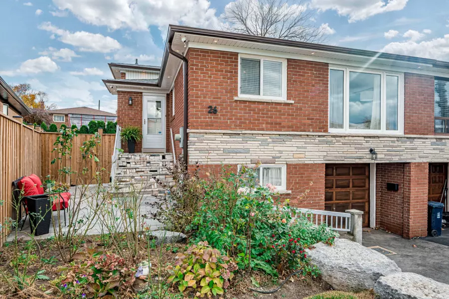 26 Dellbrook CRES, Toronto W05, ON M9L 1E2