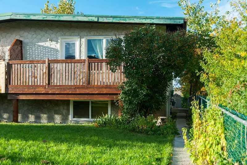 Calgary, AB T3B 1N2,6506 34 AVE Northwest