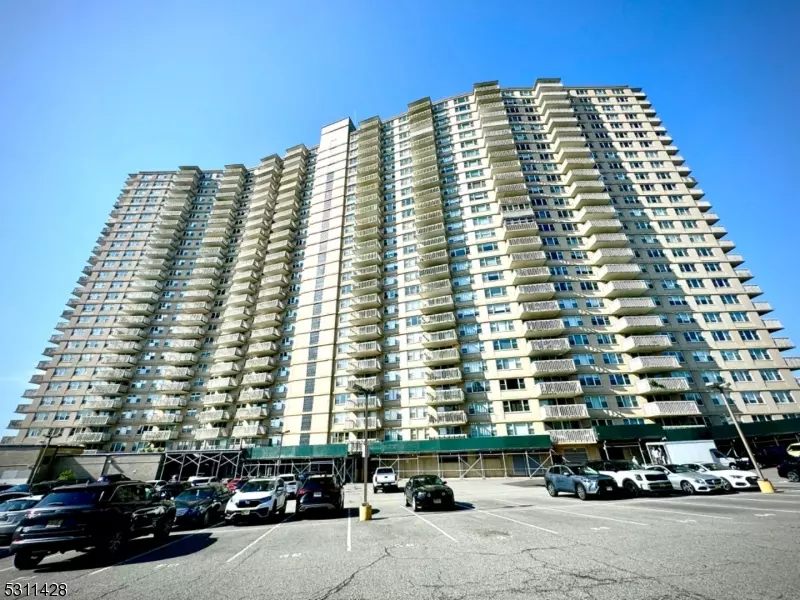 555 North Ave Unit 22D #22D, Fort Lee Boro, NJ 07024