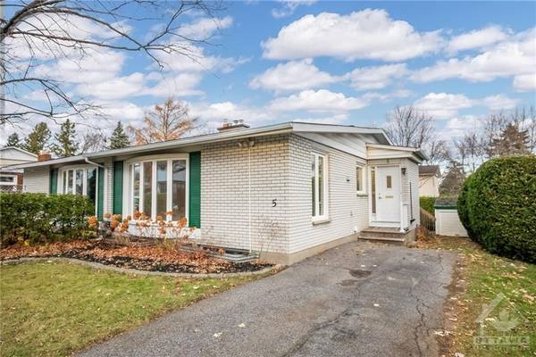 5 WOODMOUNT CRES, Cityview - Parkwoods Hills - Rideau Shore, ON K2E 5P9